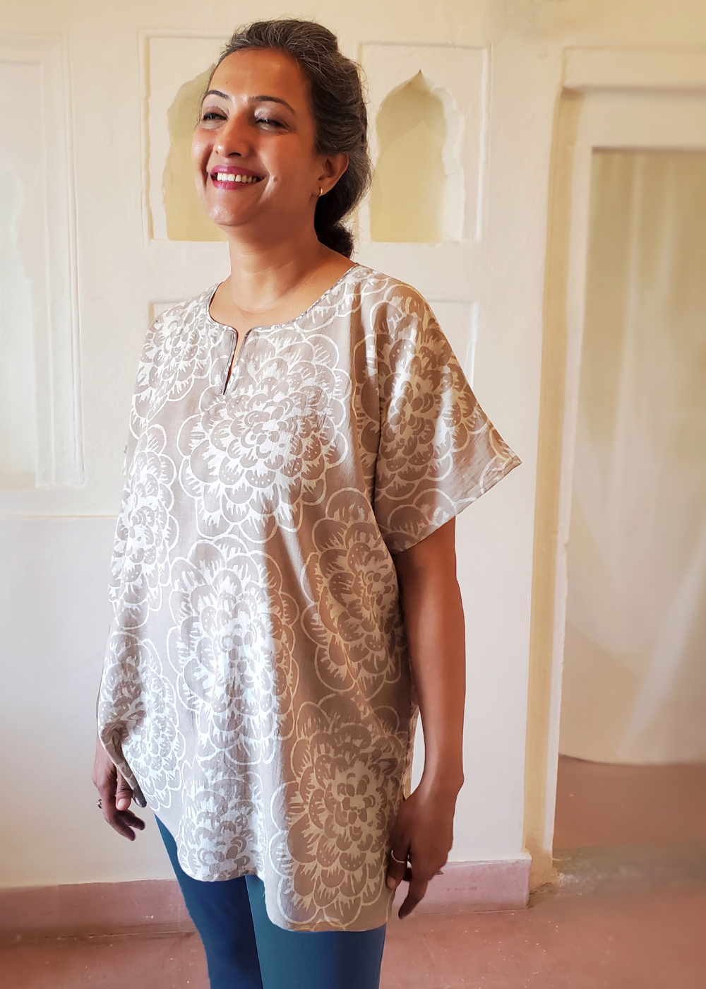 Hanna Top in Kashish mineral gray