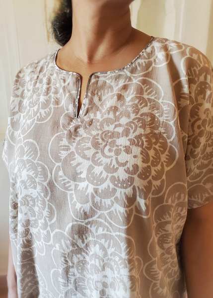 Hanna Top in Kashish mineral gray