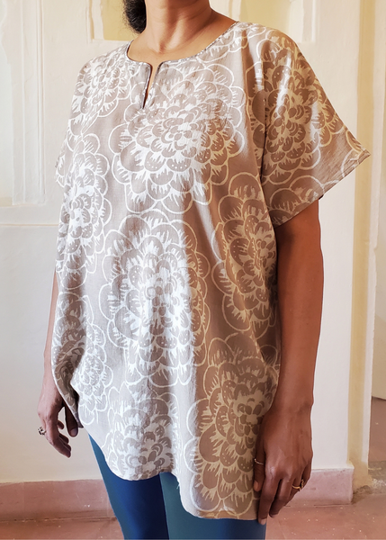 Hanna Top in Kashish mineral gray