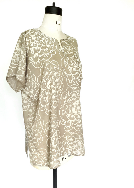 Hanna Top in Kashish mineral gray