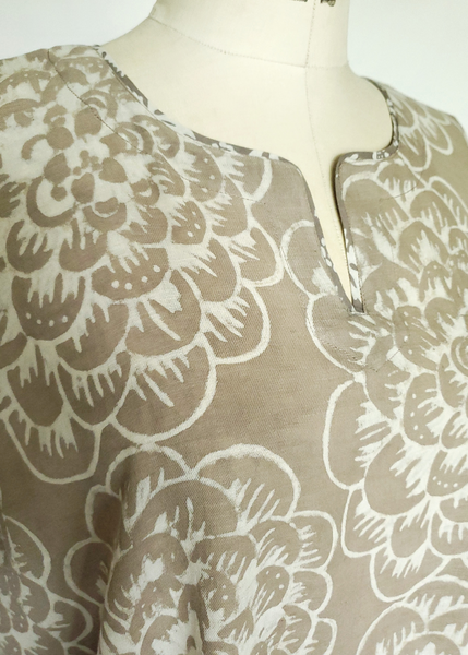 Hanna Top in Kashish mineral gray