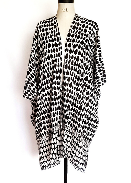 Playa kimono with two versions of butti print. White with black on top and at the waist it changes to black with white print. Short sleeves, slit on side.