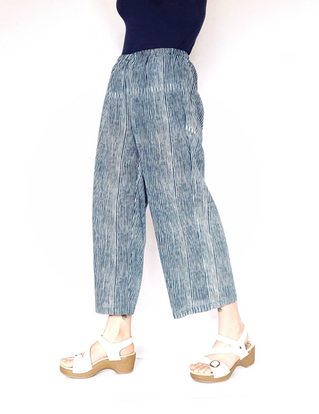 Matchstick pant with cinched waist and wide leg.