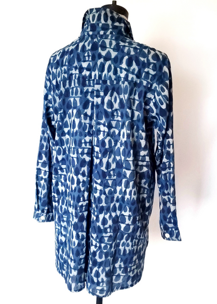 Mannequin with Elena Shirt in Indigo Basalt Print Button Up Top With Collar.