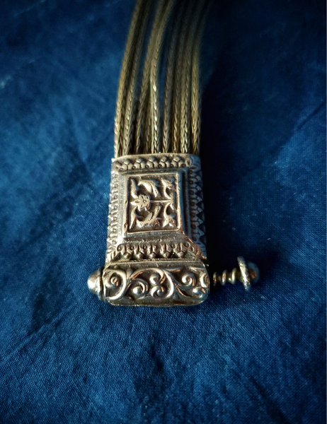 VINTAGE SILVER CORD BELT WITH ROSETTES - CHJ10