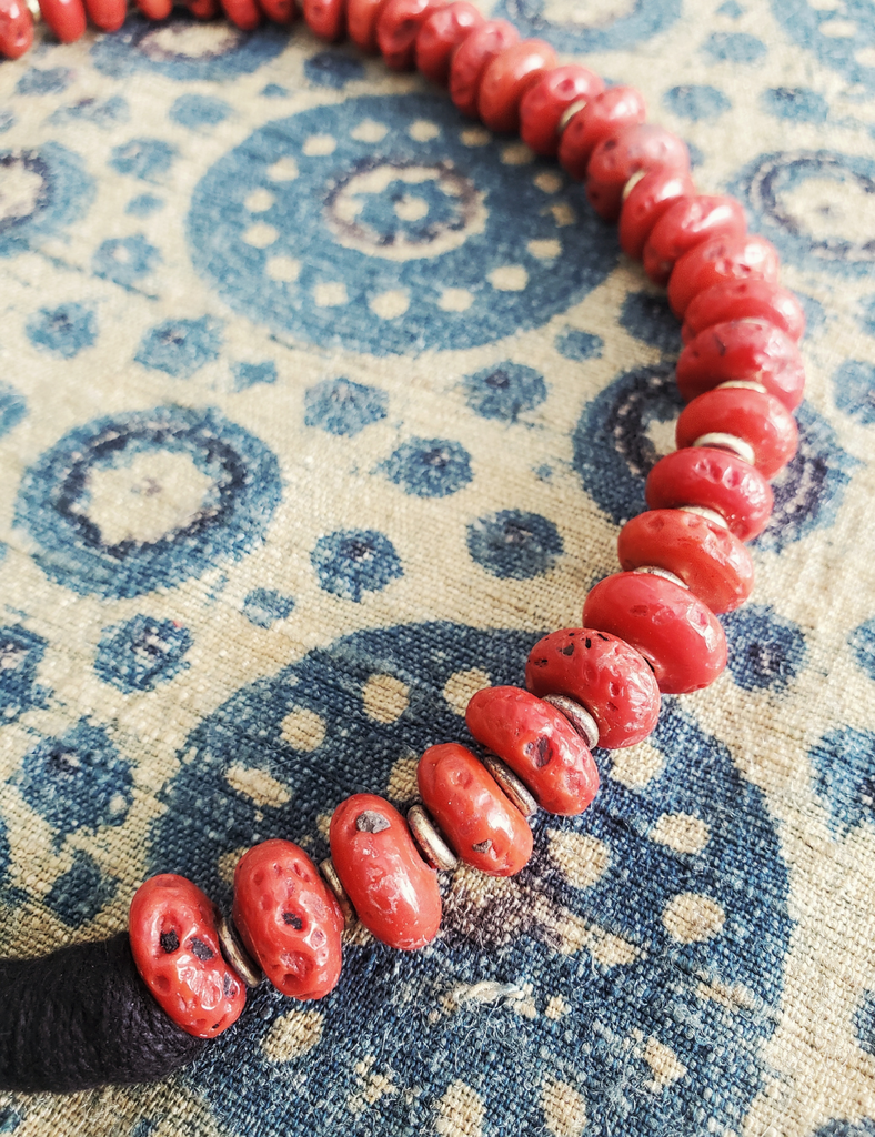 VINTAGE TIBETAN CORAL BEAD NECKLACE CHJ09