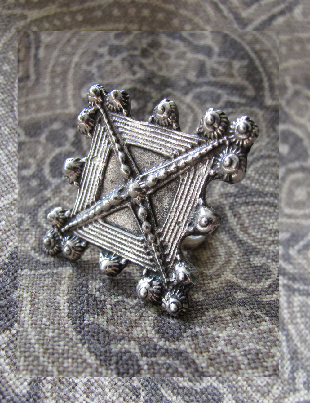 VINTAGE SILVER TRIBAL DIAMOND SHAPED RING - SP-17